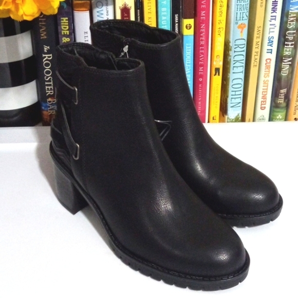 BARETRAPS HENSLEY BLACK BLOCK HEEL ANKLE BOOTS SIZE 7 NWT - Picture 1 of 11